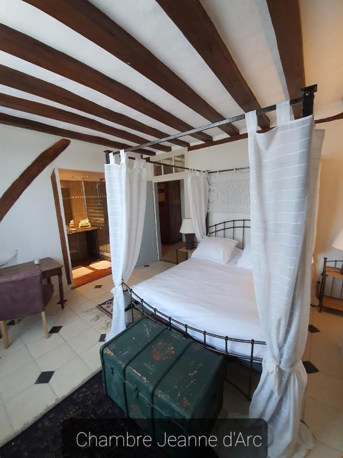 Le Presbytere De La Cite Royale De โลช ภายนอก รูปภาพ