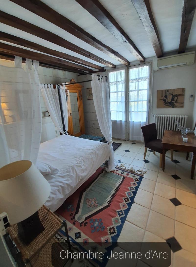 Le Presbytere De La Cite Royale De โลช ห้อง รูปภาพ